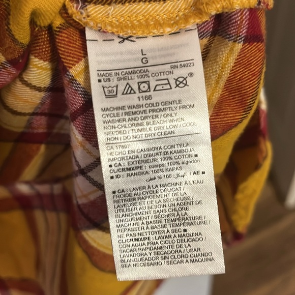 Old Navy Woman’s Classic Flannel Button Down. - Picture 7 of 7